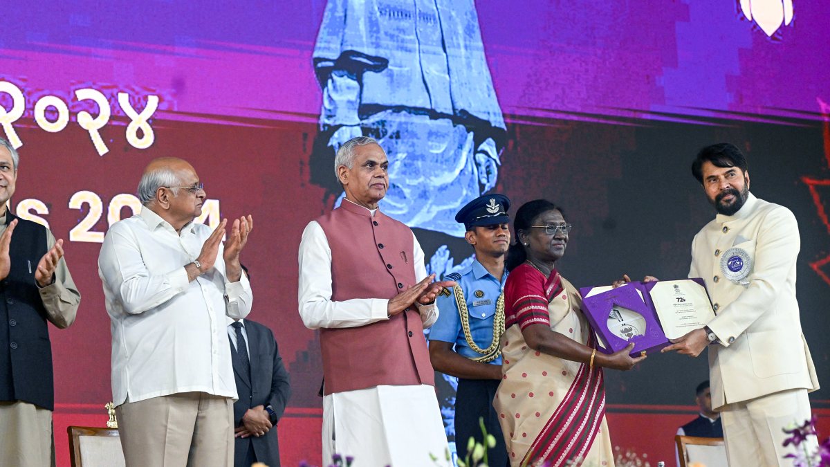 President Murmu presents Best Actor award to Mammootty at National Film Awards