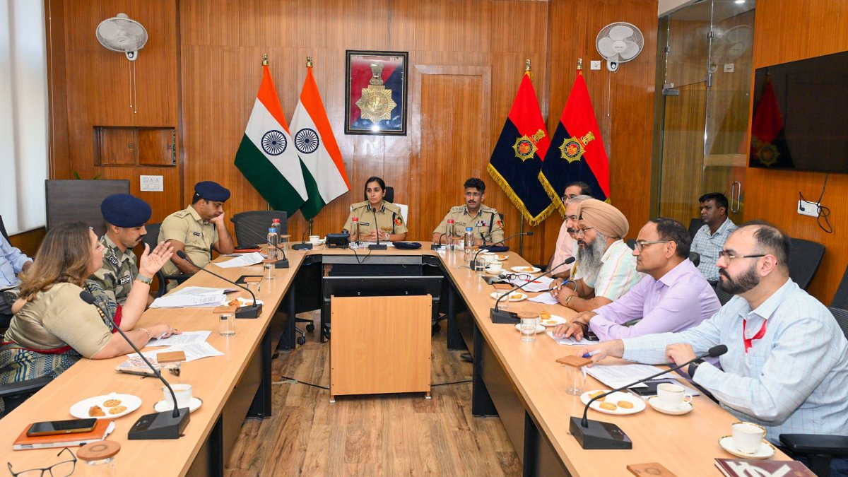 Chandigarh IPS officer chairs meeting on email bomb threats