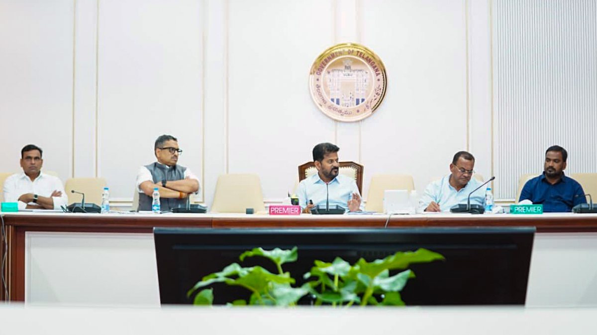 Telangana CM reviews Adilabad and Warangal airport construction
