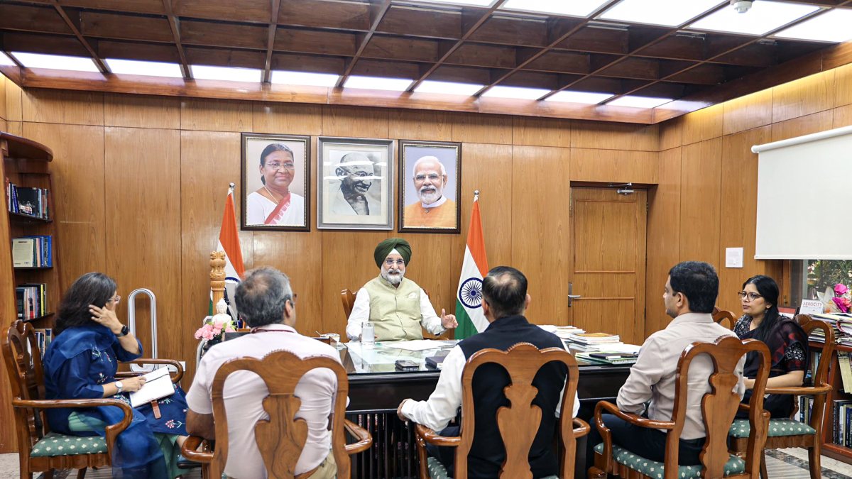 Delhi LG chairs high-level review meeting with MCD, police and DDA chiefs