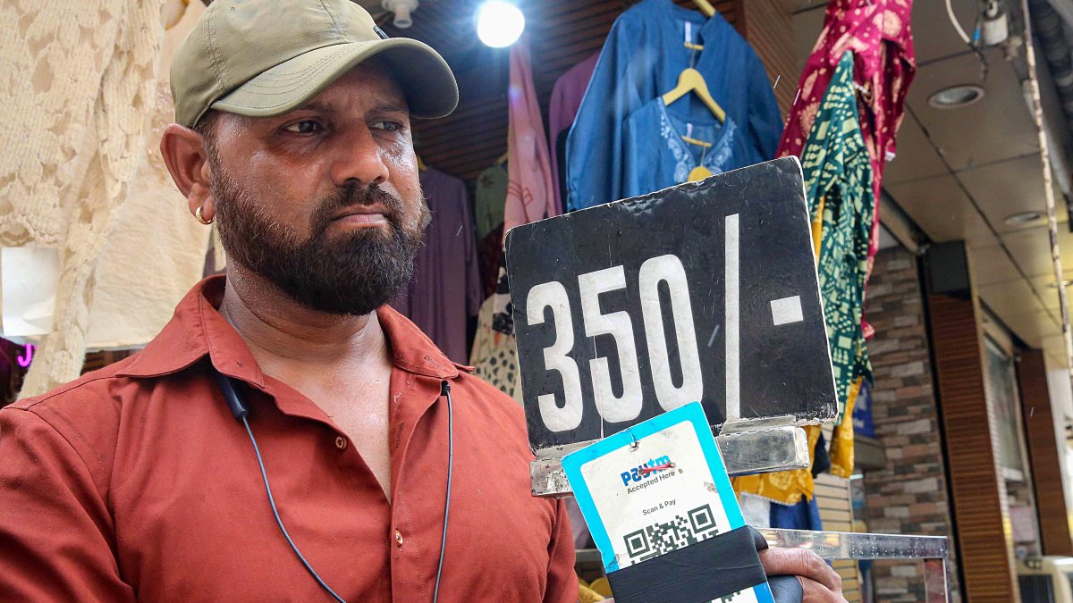 Shopkeeper ties black band on QR code scanner in Bhopal UPI protest