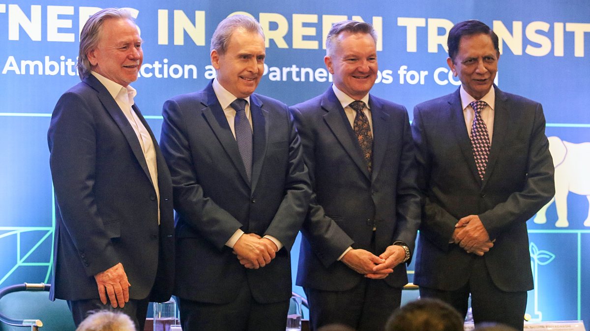 Dignitaries pose at CRF Pre-COP Dialogue in New Delhi