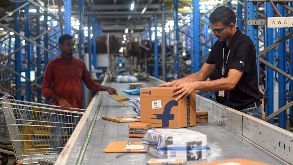 Flipkart packages move along conveyor at Gurugram center