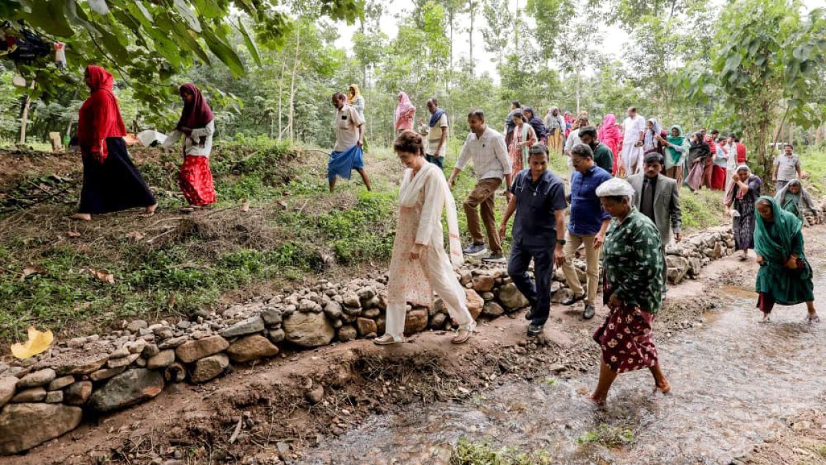 Priyanka Gandhi meets MGNREGA workers in Malappuram