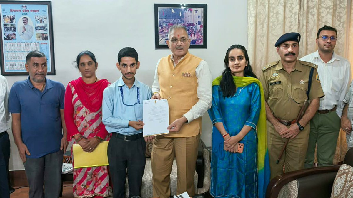 HP governor felicitates student innovator Sarvesh Sharma in Hamirpur