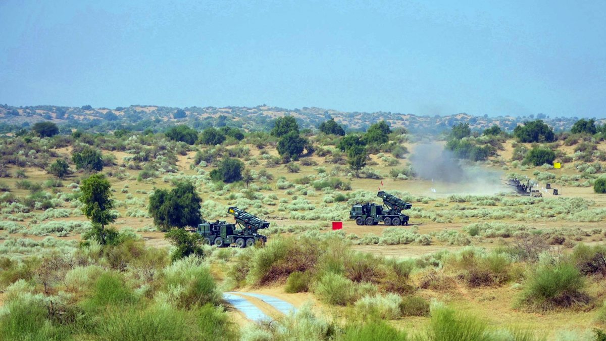 Indian US troops fire artillery at Yudh Abhyas 2026 in Bikaner