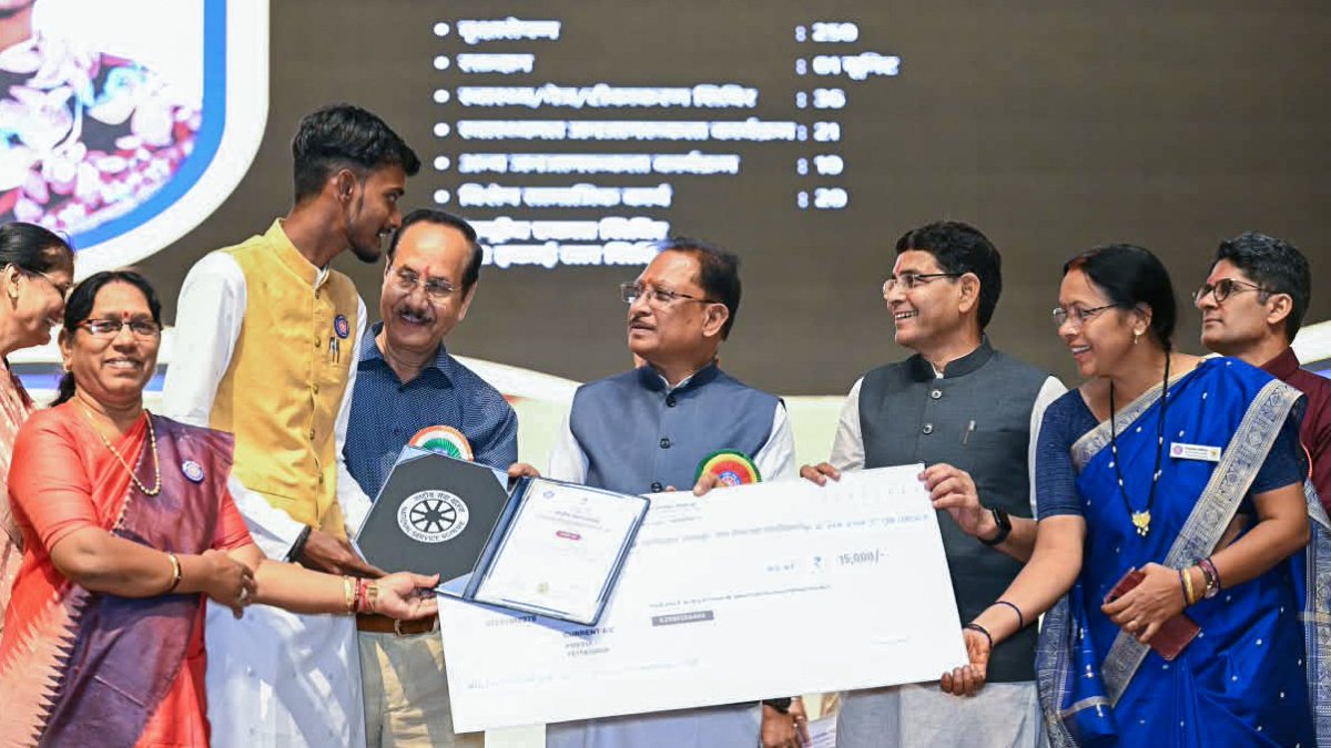 Chhattisgarh CM Vishnu Deo Sai honors excelling student at NSS Foundation Day award ceremony