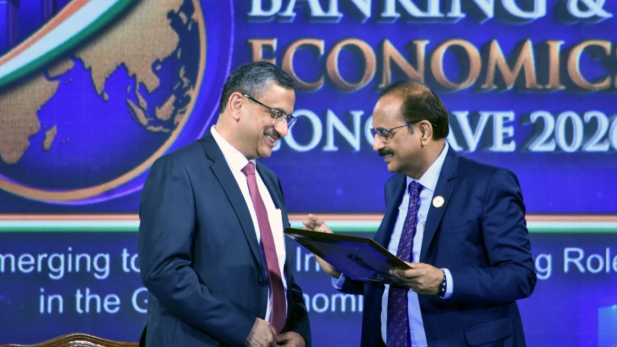 RBI deputy governor and SBI chairman interact at Mumbai banking conclave