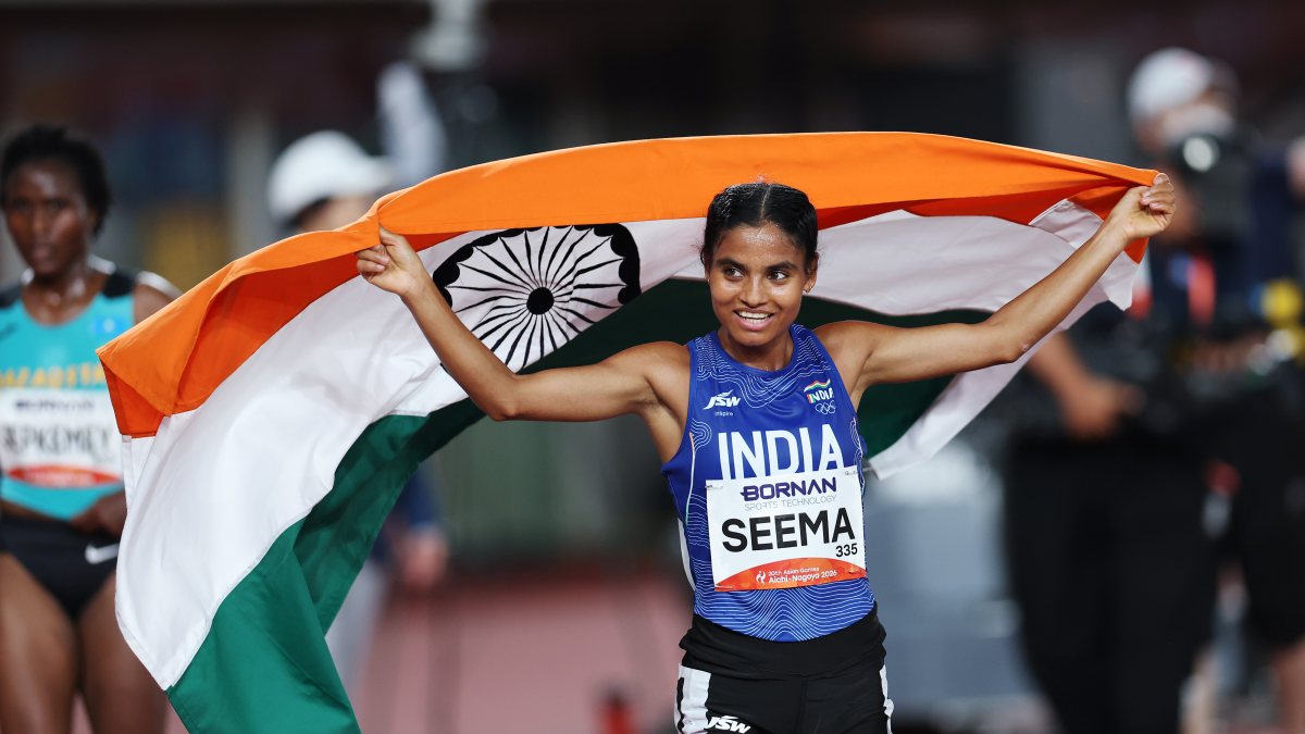 Seema Kumari wins bronze in 10,000m at Asian Games