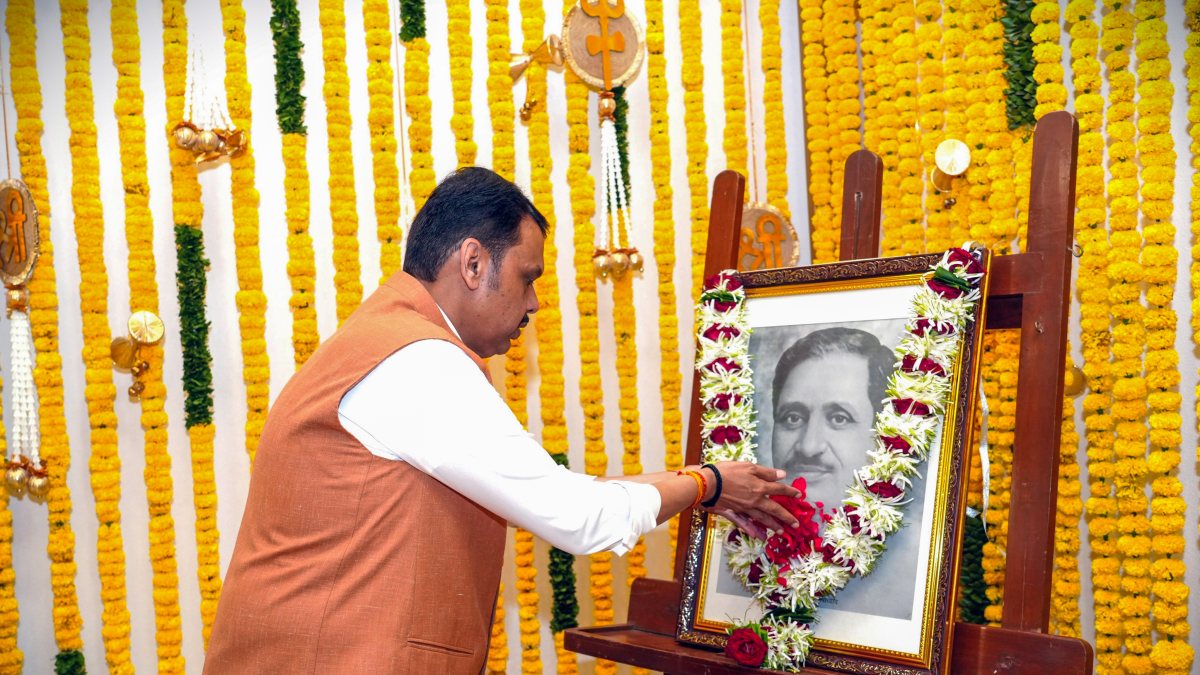 Fadnavis pays tribute to Deendayal Upadhyay on 110th birth anniversary