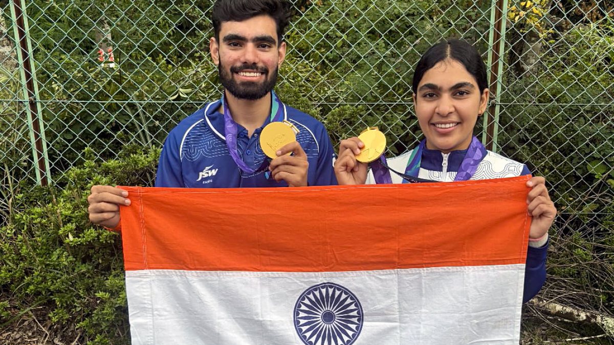Kamaljeet and Suruchi win 10m air pistol mixed team gold