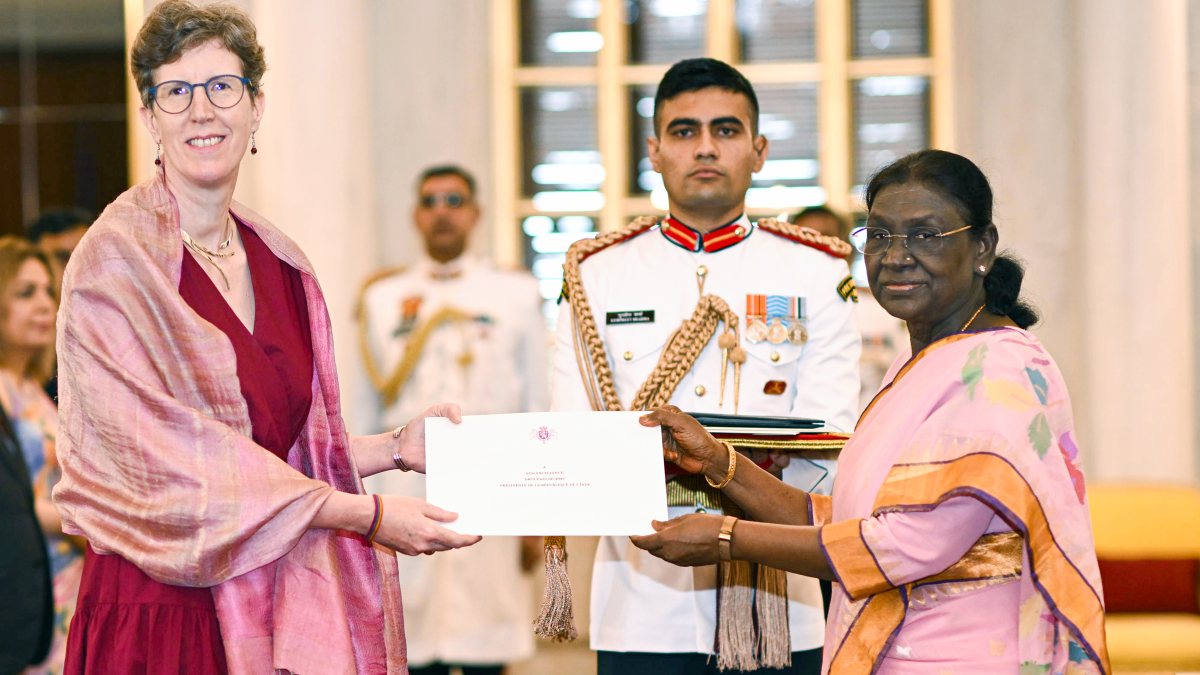 President Murmu receives credentials from Belgium envoy