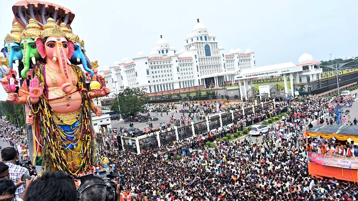 Devotees escort 69-foot Ganesh idol to Hussain Sagar for immersion