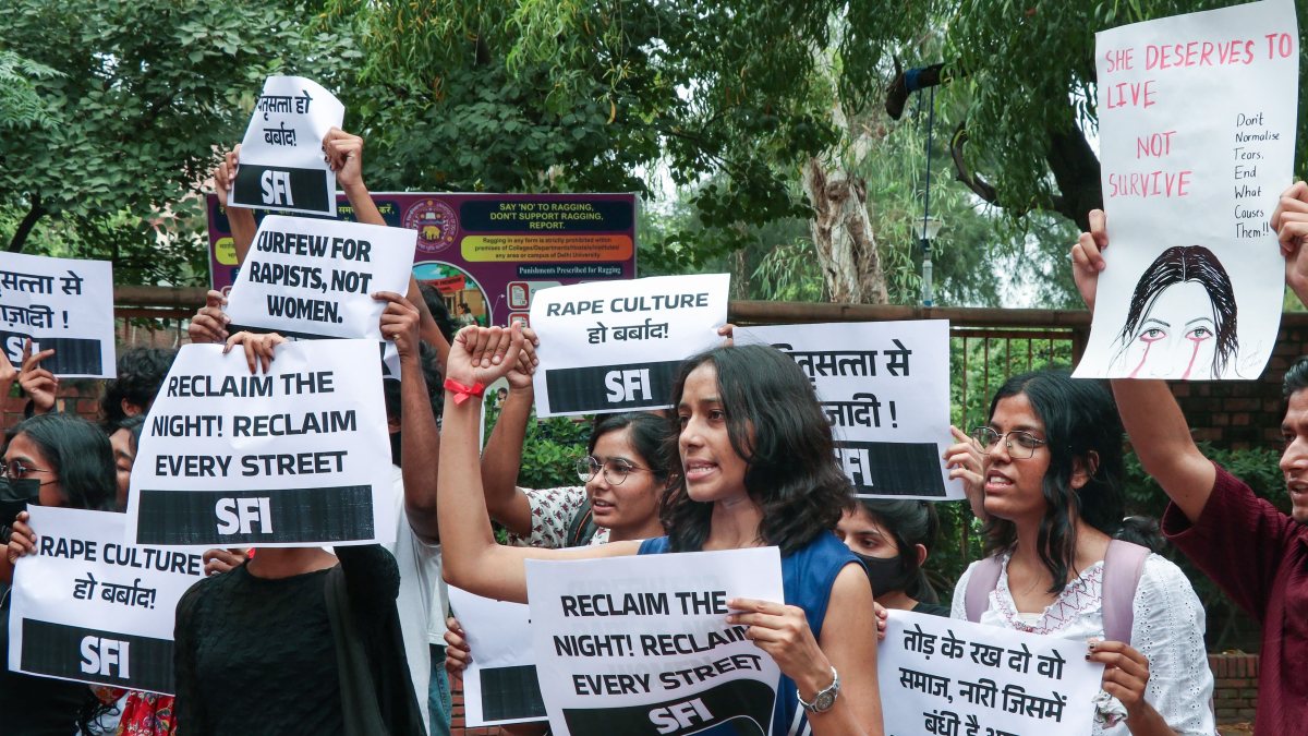 SFI protests in Delhi over crimes against women