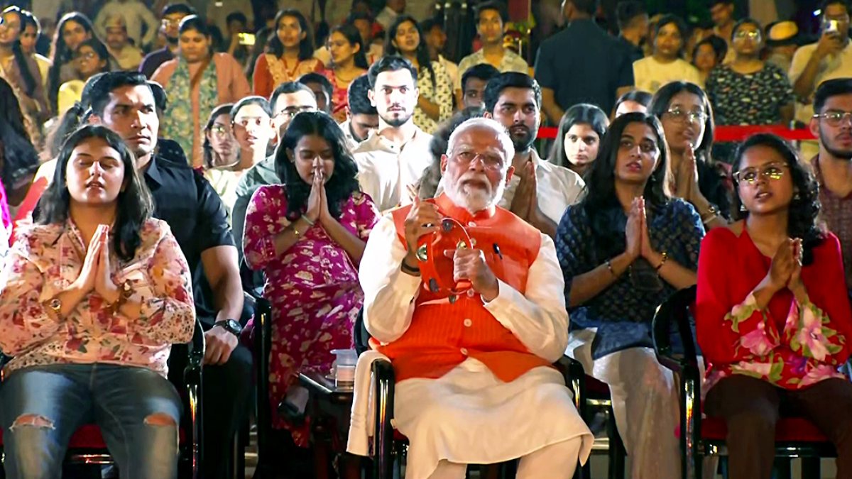 PM Modi attends bhajan clubbing on Deendayal birth anniversary