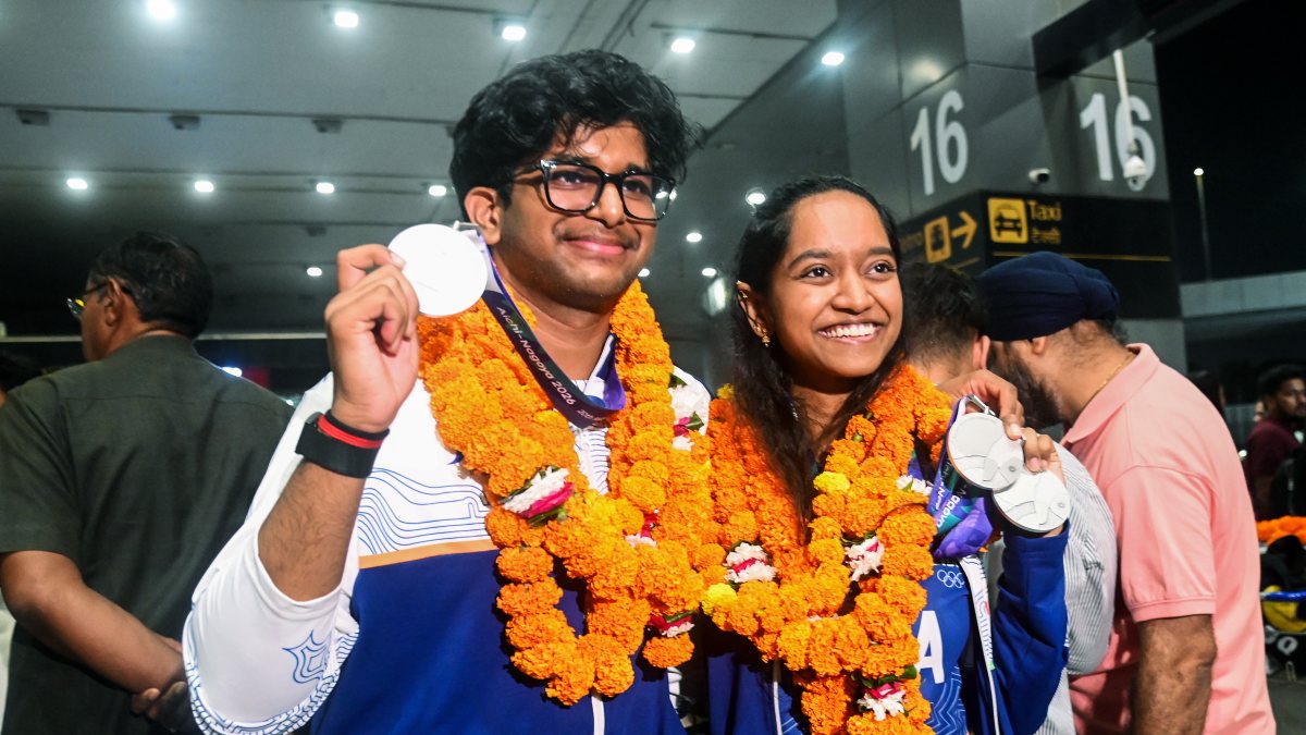 Asian Games shooting medalists receive warm welcome at Delhi airport