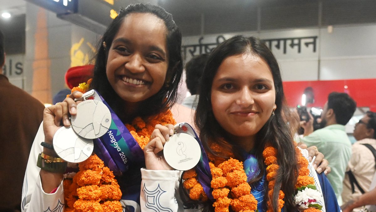 Asian Games shooting medalists receive warm welcome at Delhi airport