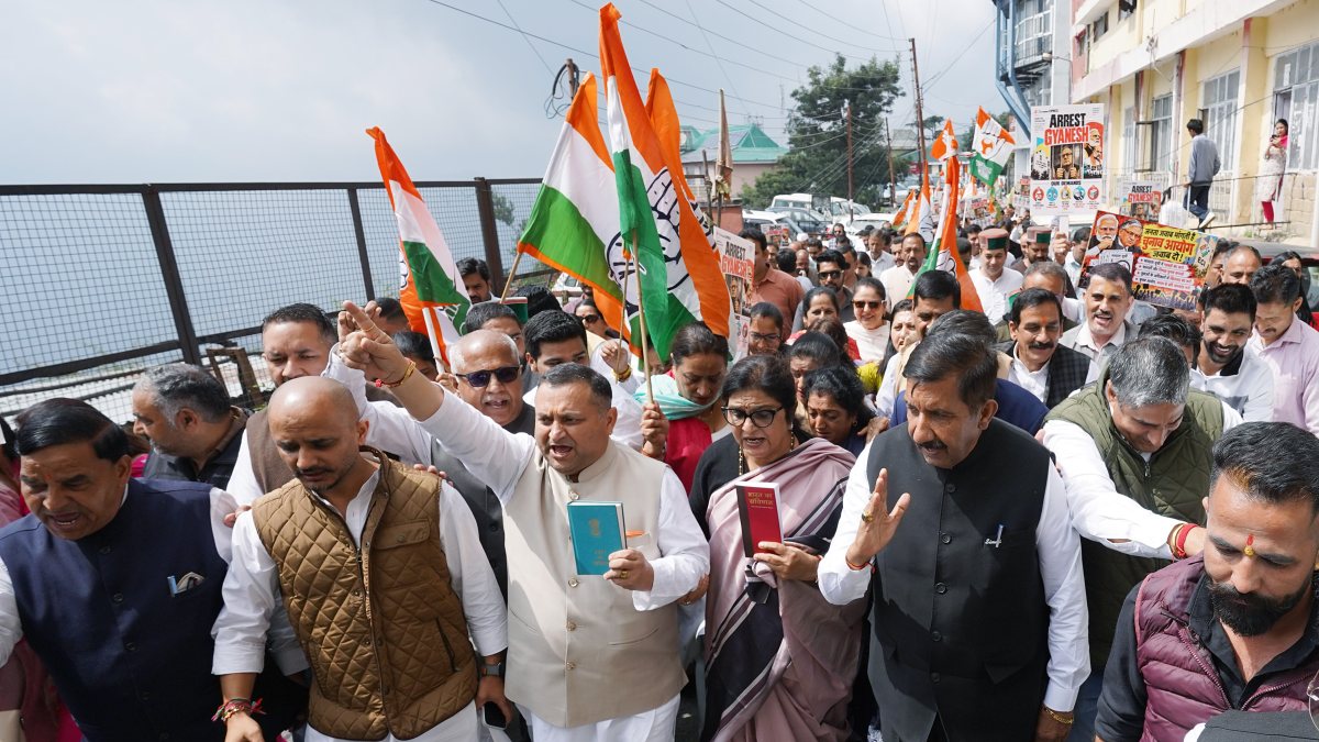 Himachal Congress protests against CEC outside state election office