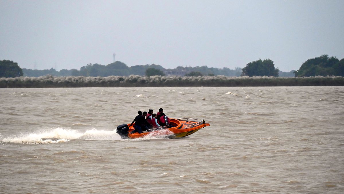Boat ride on Ganga in Patna during pleasant weather