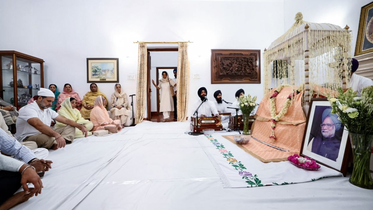 Rahul Gandhi attends Manmohan Singh death anniversary prayer meeting