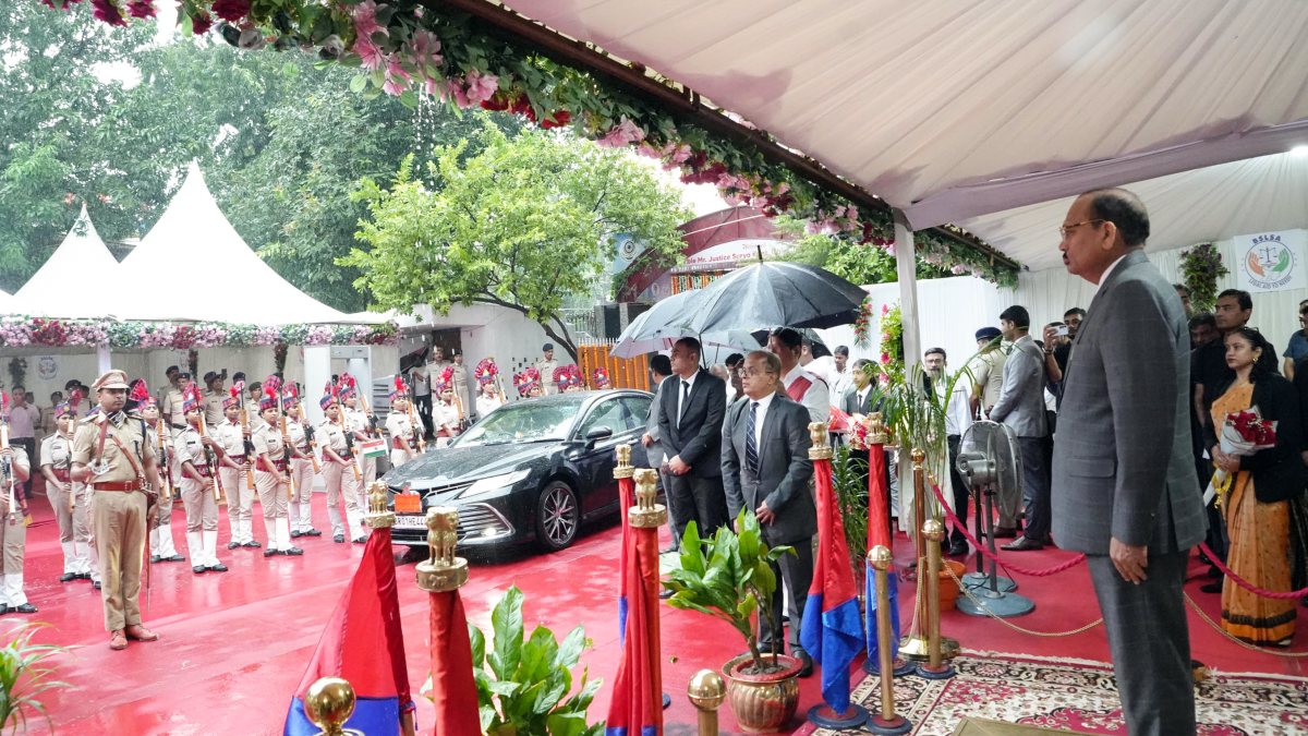 CJI Surya Kant receives guard of honour in Patna