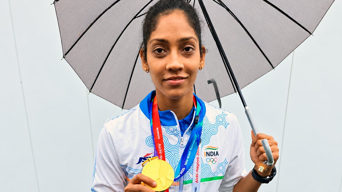 Indian kabaddi player Sonali Shingate shows gold medal at Asian Games