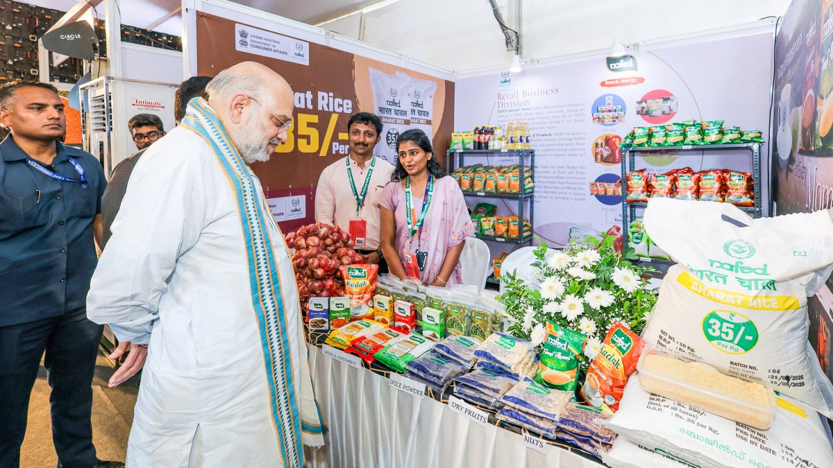 Amit Shah inspects Bharat Rice and onions at NAFED stall in Kollam