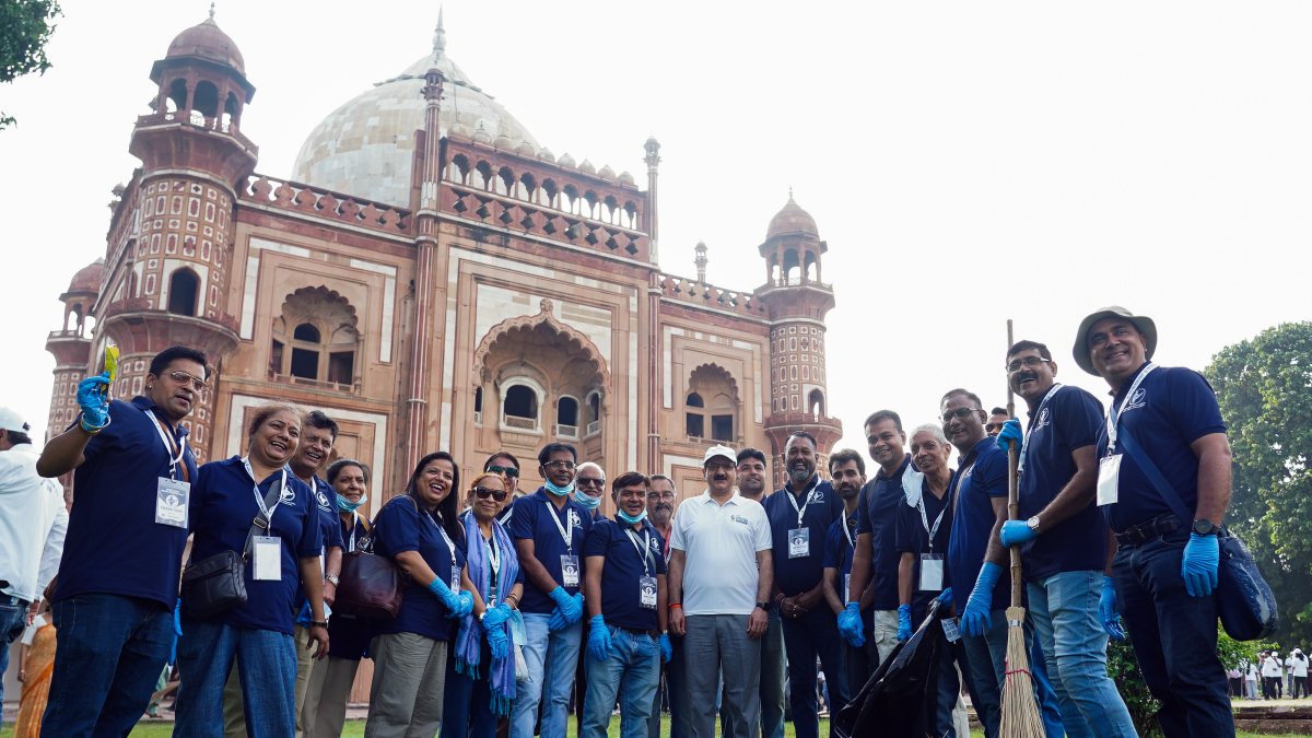 Tourism secretary joins cleanliness drive at Safdarjung Tomb