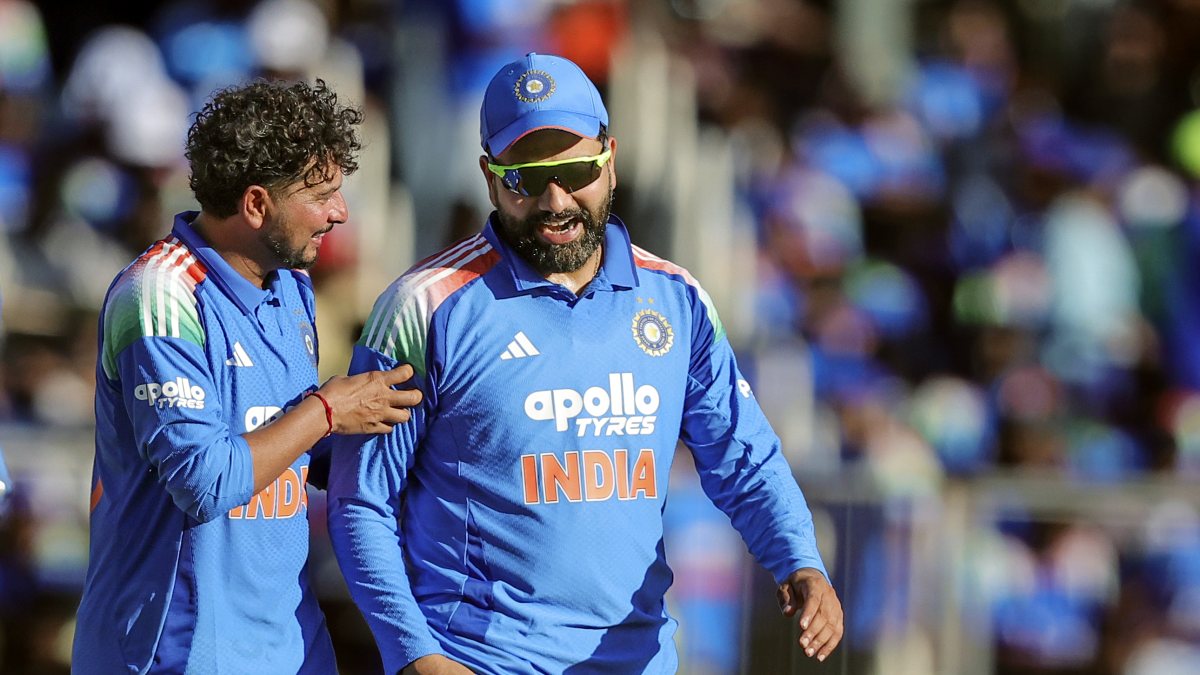 Kuldeep and Rohit celebrate wicket of Jewel Andrew in 1st ODI