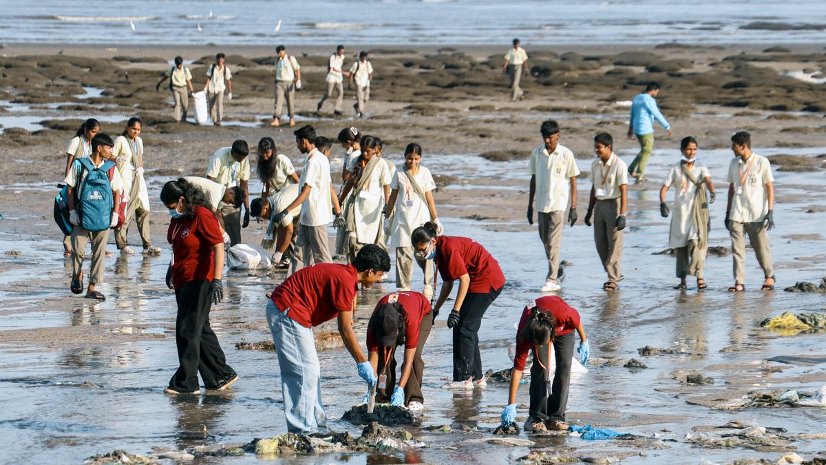 VESCOA students join Dadar Chowpatty beach clean-up drive