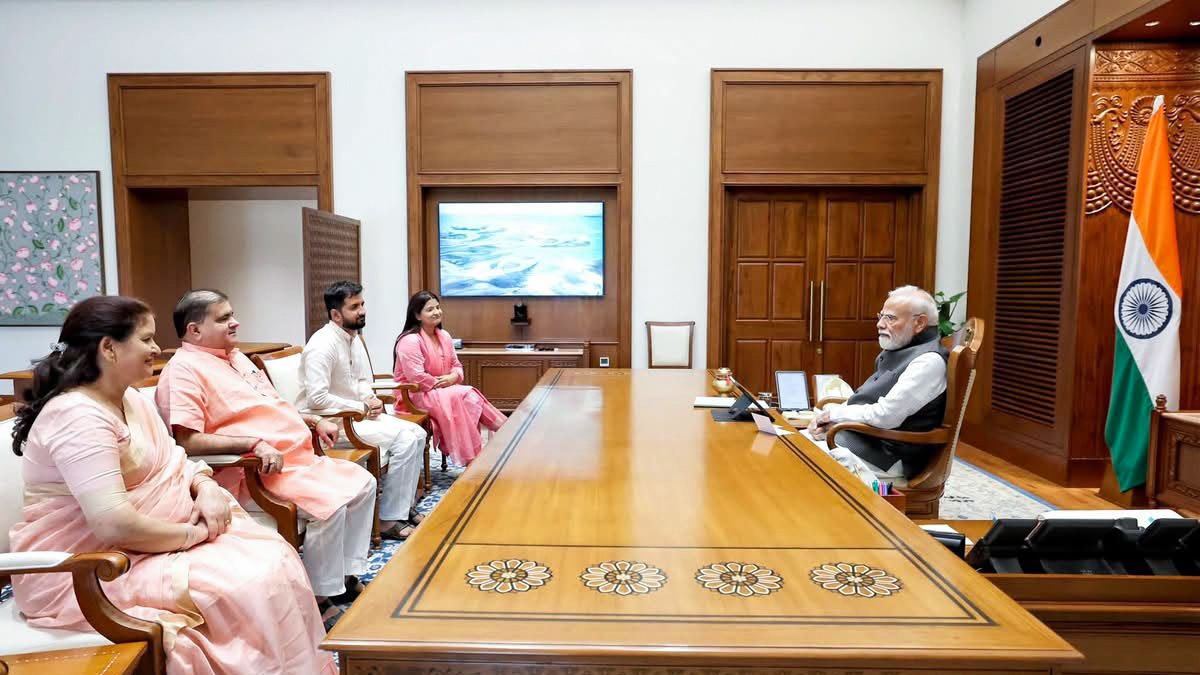 PM Modi meets Uttarakhand BJP chief Mahendra Bhatt and family