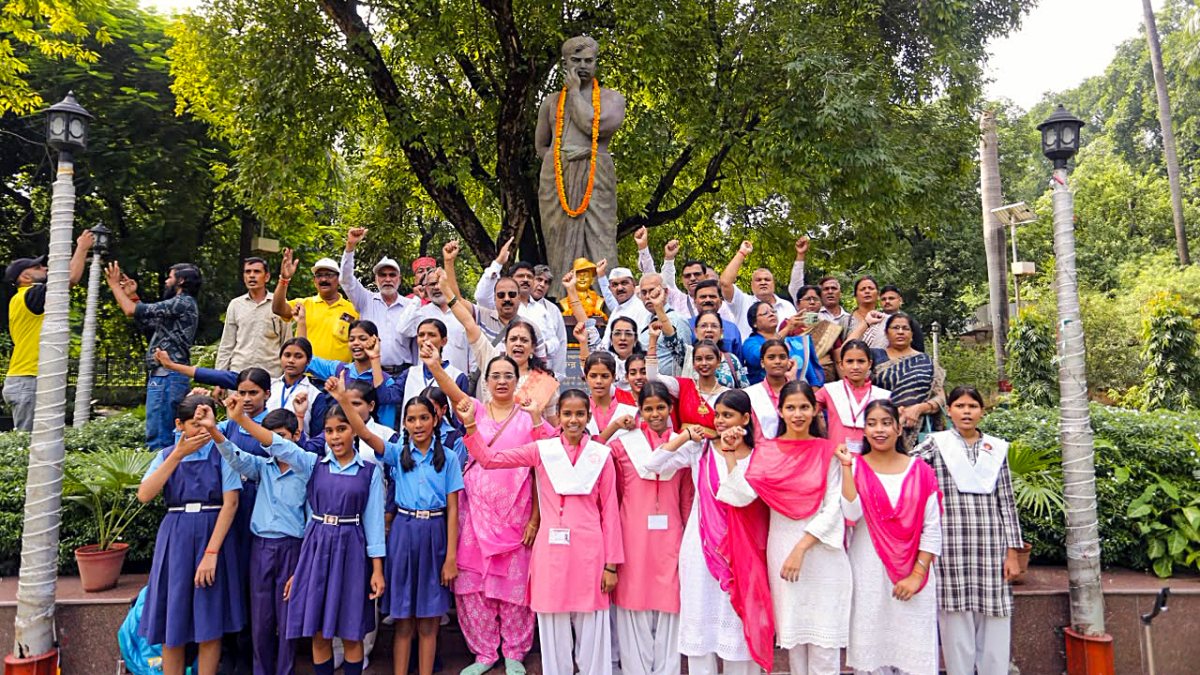 Students pay tribute to Bhagat Singh on 118th birth anniversary