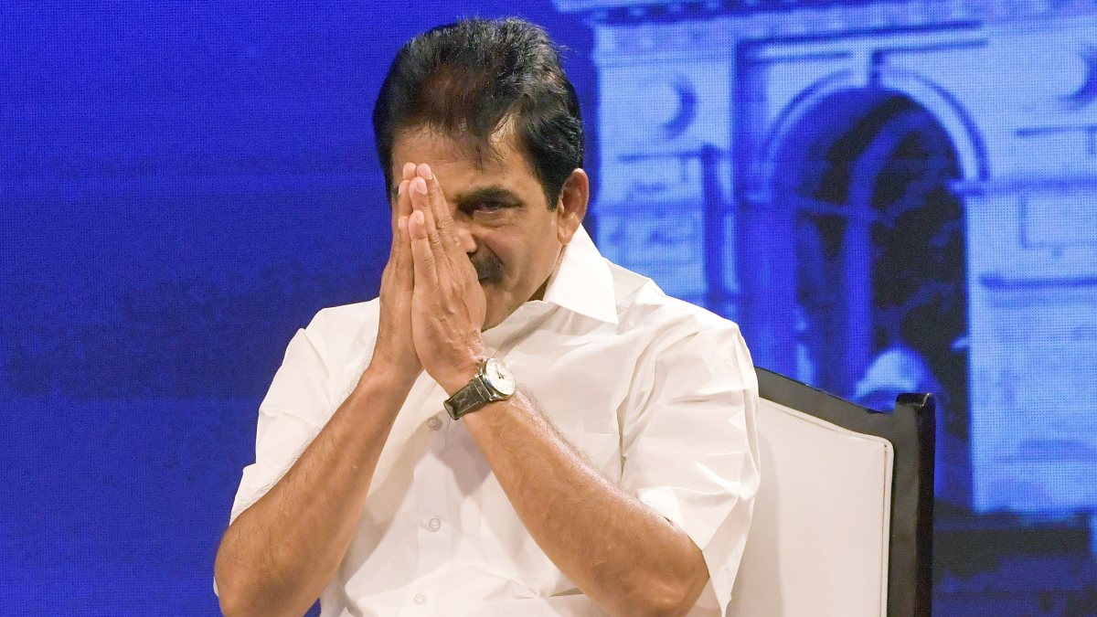 KC Venugopal greets gathering at Pratidin Conclave 2026