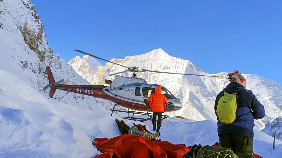 Helicopter rescues stranded Kalindi Pass trekkers in Uttarkashi
