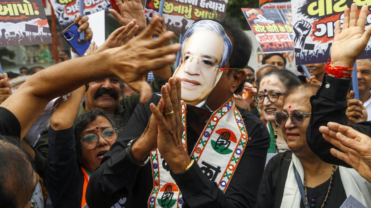 Congress MLA mocks at protest demanding CEC resignation in Ahmedabad