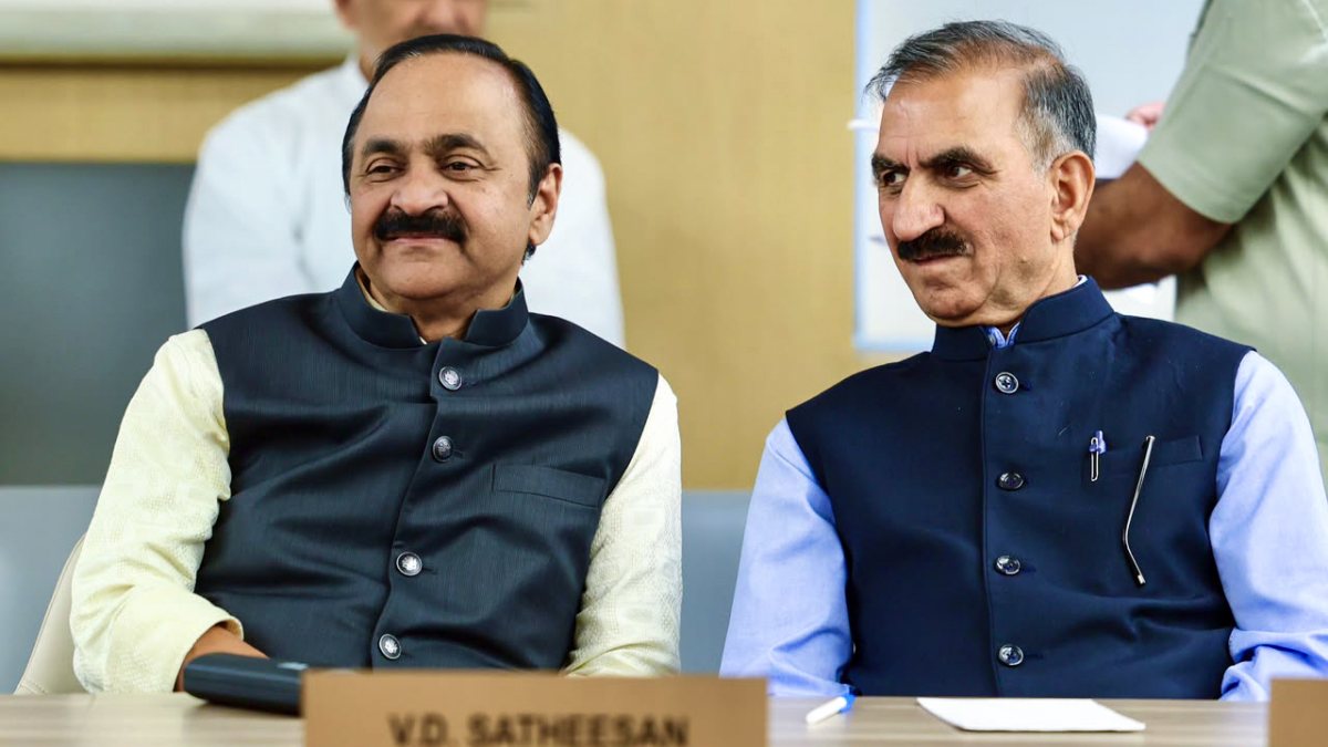 Kerala Himachal CMs attend Congress working committee meeting