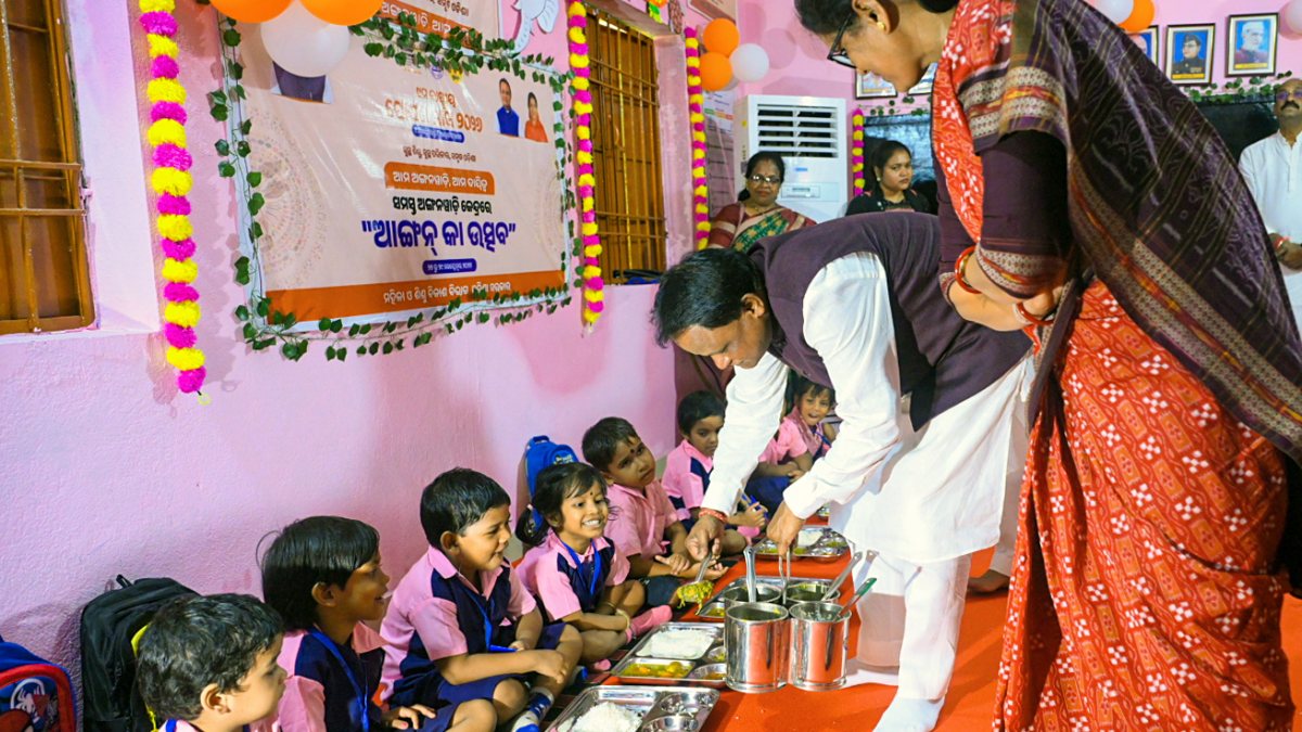 Odisha CM serves food to children at Anganwadi centre