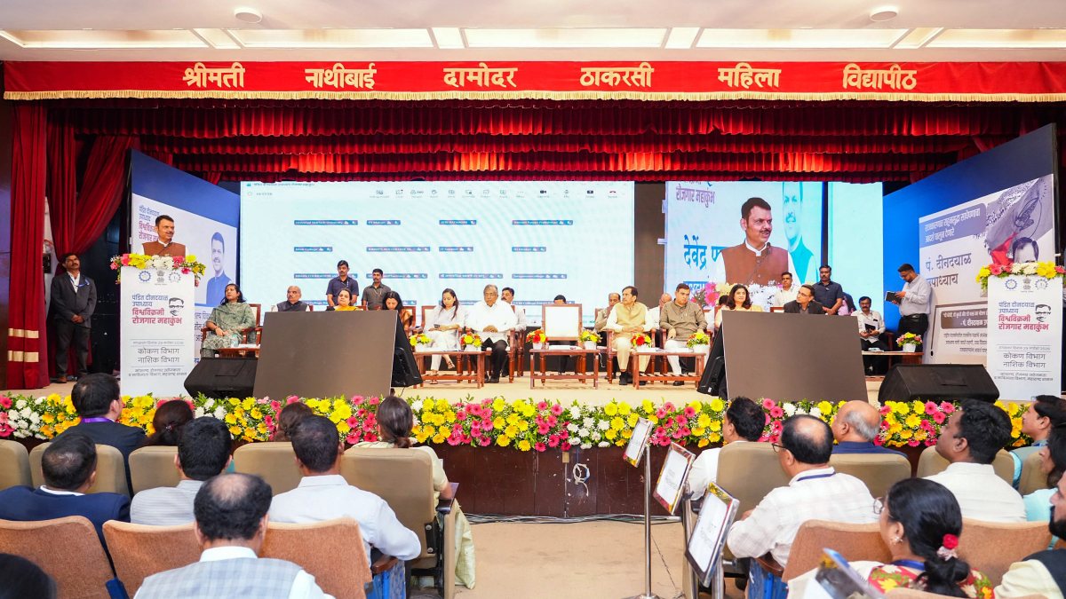 Fadnavis inaugurates employment mega fair in Mumbai