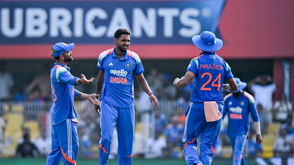 India players celebrate John Campbell wicket in 2nd ODI