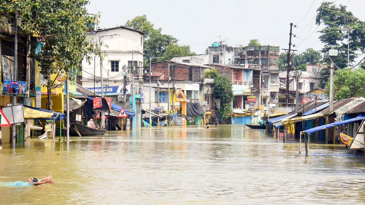 Girl swims through flooded Ghatal after Silabati river overflows