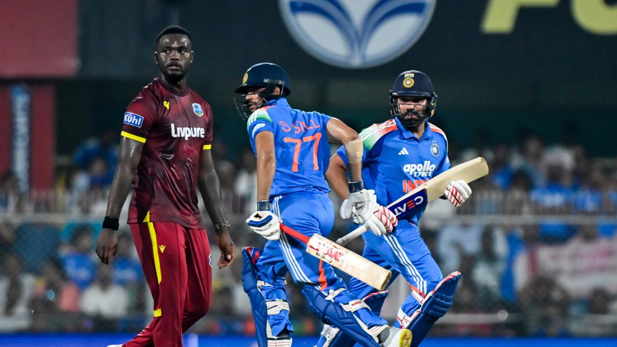 Rohit Sharma and Shubman Gill run between wickets in 2nd ODI