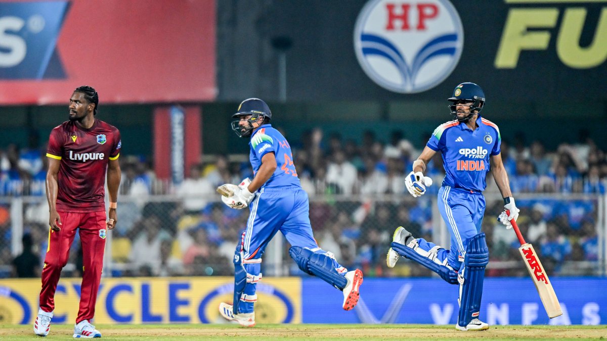 Rohit Sharma and Shubman Gill run between wickets in 2nd ODI