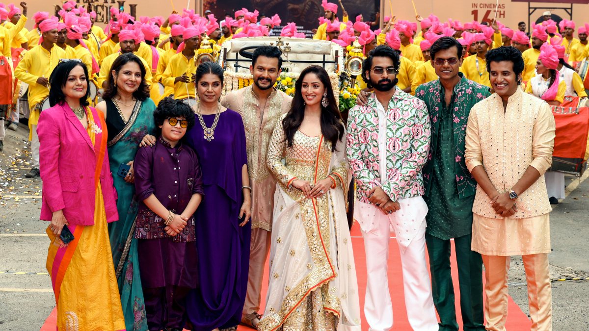 Yami Gautam and cast pose at Nayyi Navelly trailer launch