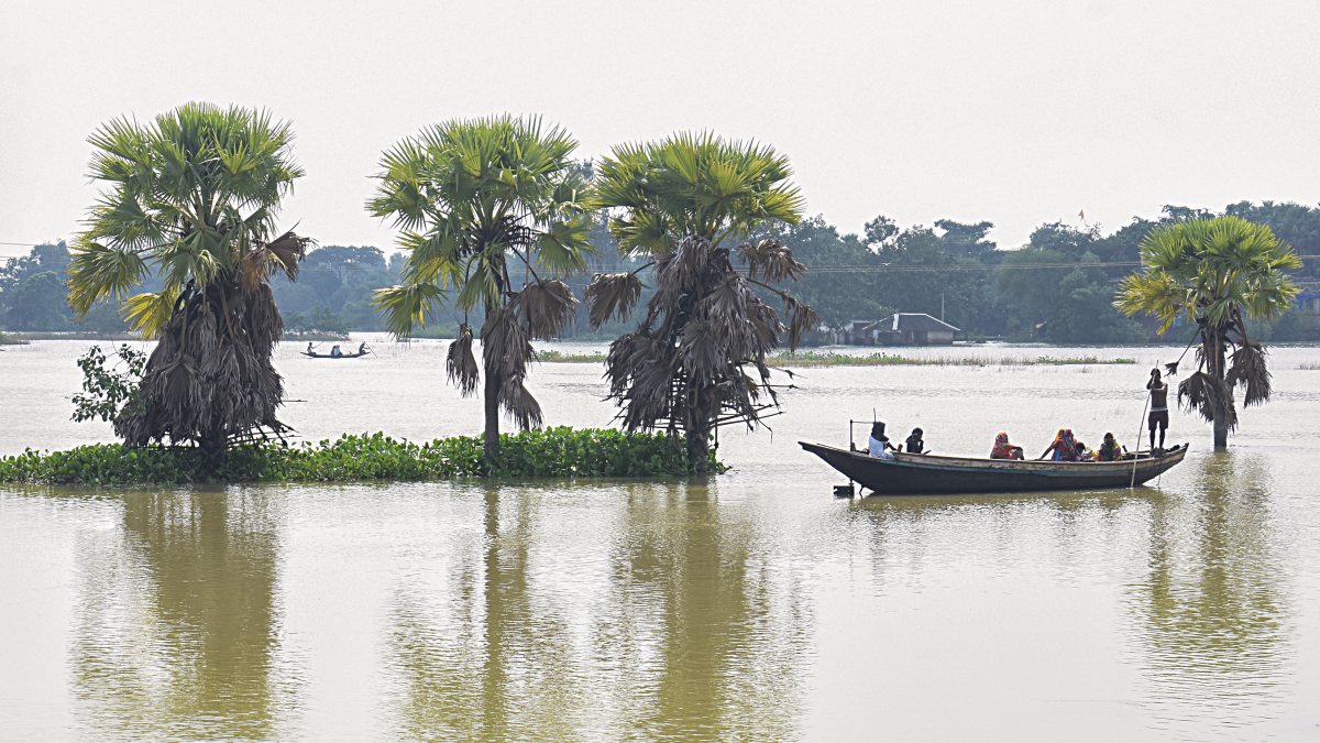 Flooded Ghatal residents use country boat to commute