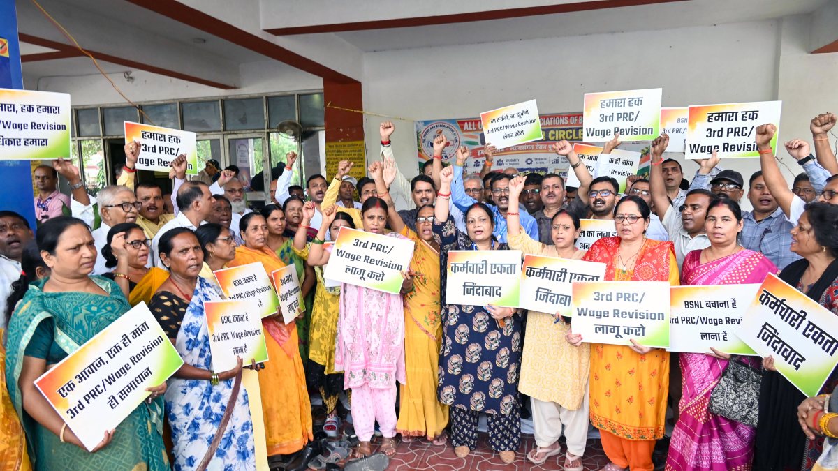 BSNL workers protest in Patna over 3rd PRC implementation