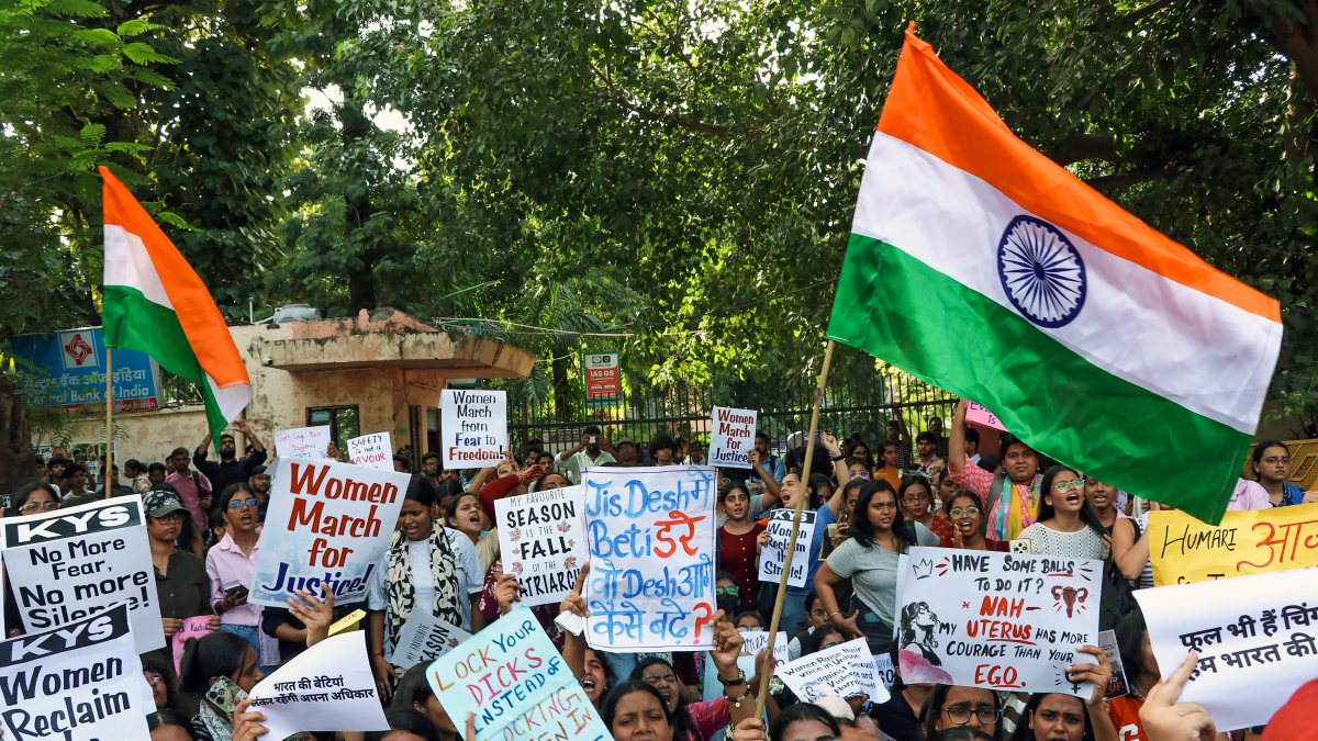 Delhi students protest violence against women
