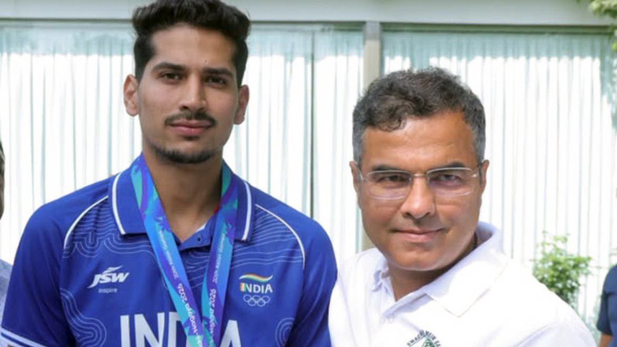 Delhi minister meets Asian Games gold medalist Gaurav Khatri