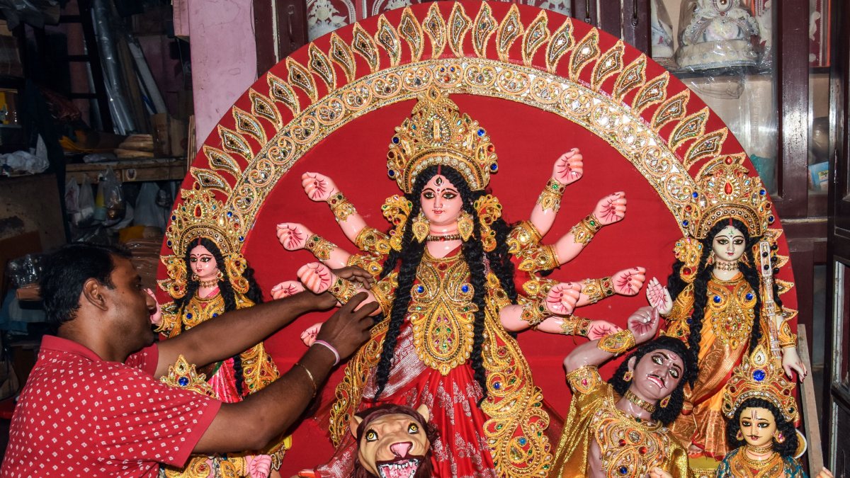 Artist gives finishing touch to Durga idol in Kolkata