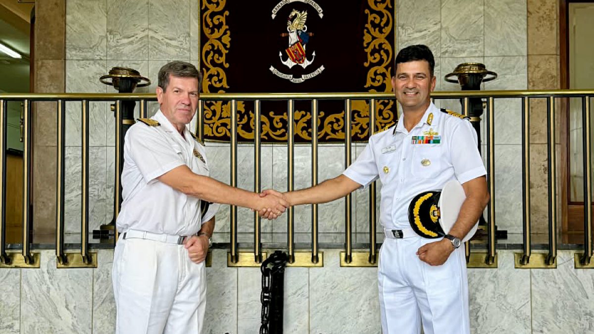 Spanish Navy official welcomes INS Trishul commanding officer in Valencia
