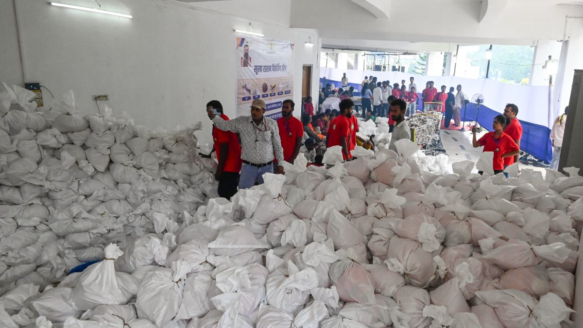 Volunteers prepare flood relief food packets in Patna